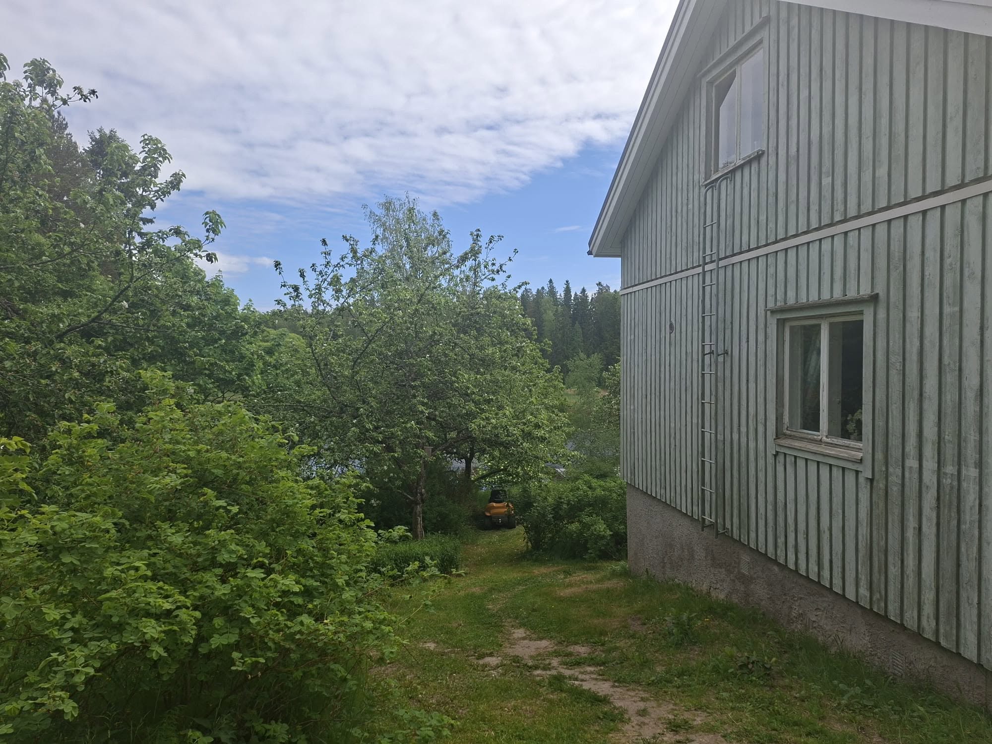 Omakotitalon ulkomaalaus Salossa (Kisko), kuva 1